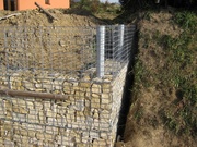 Detail stavby gabionu